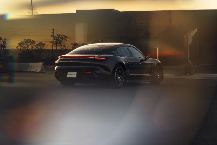  Porsche Taycan 4S 2020 года  (NA) (фото 10 из 29)
